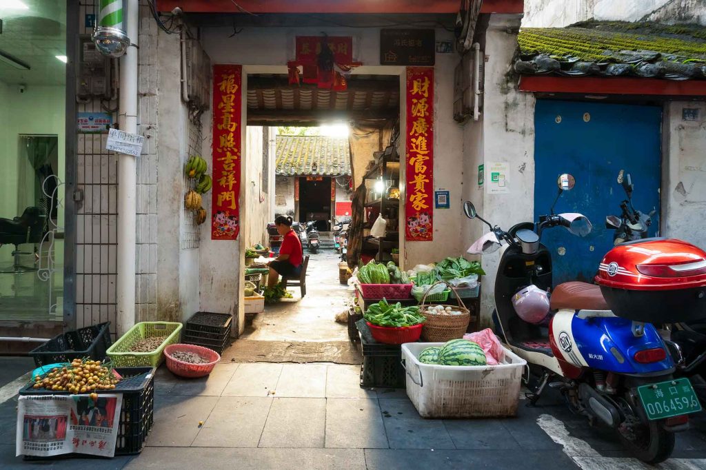 Exploring Haikou’s Embroidery Lane